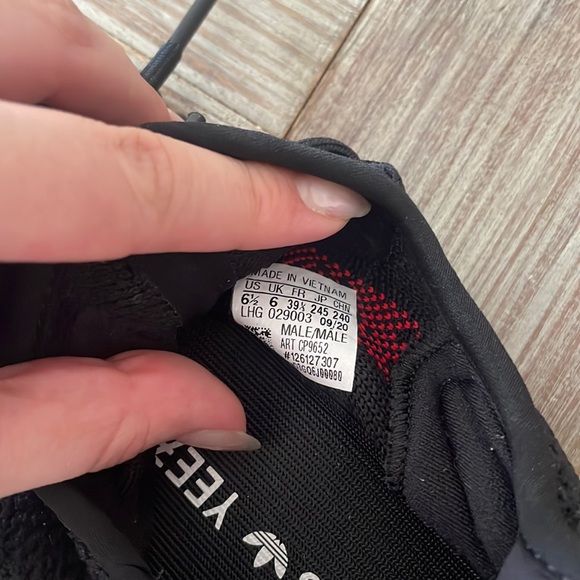 Shoes - Picture 4 of 4